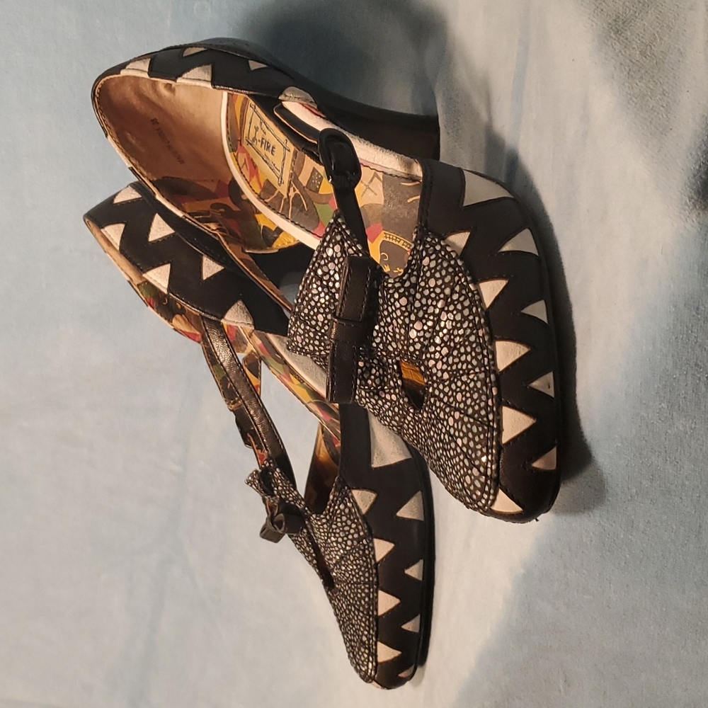 MISS L-FIRE London Black and white leather. Sz 8 US, 38 Eu